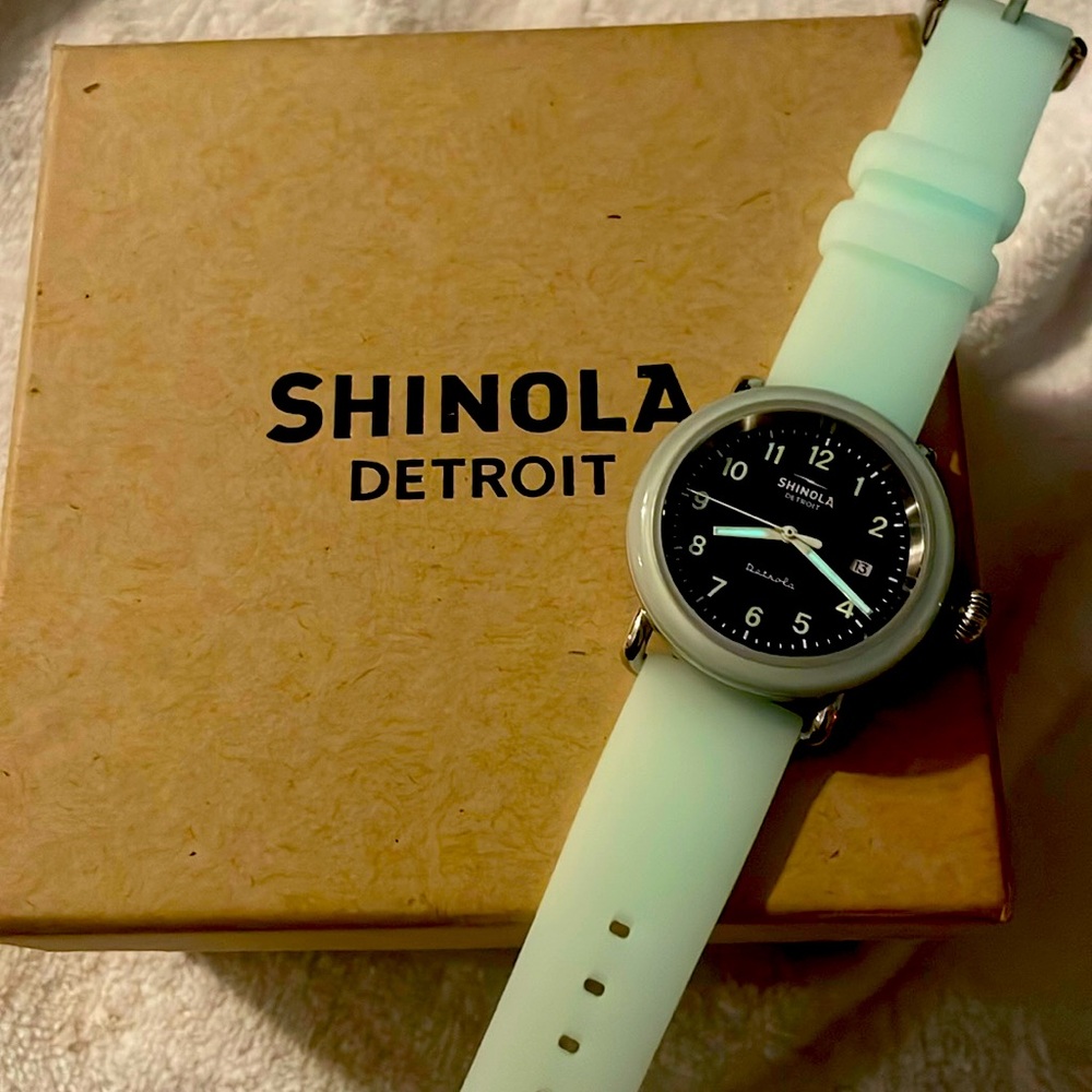 Shinola Detrola UFO....38mm. It Glows!!! Unisex